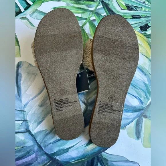 Universal Thread sandals - Ivory NWT - Picture 4 of 5